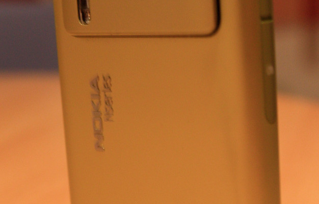 Nokia N8